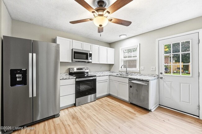 Photo - 6900 Heavrin Ave