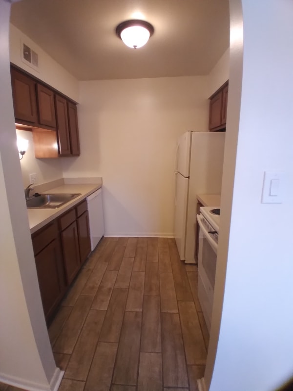 Photo - 3300 Kenmore Rd Unit 102