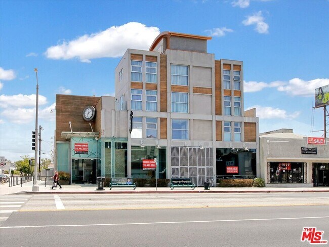Photo - 600 S La Brea Ave Unidad 3