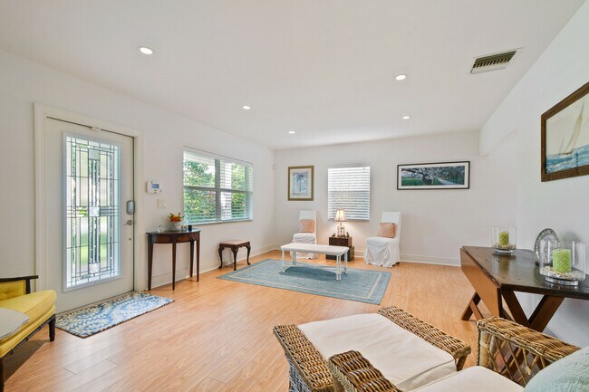 Photo - 341 Murray Rd