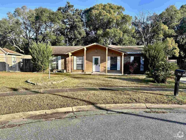 Building Photo - 512 Dartmoor Ln Rental