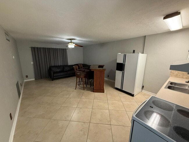 Photo - 125 Mayfield Rd Unit B