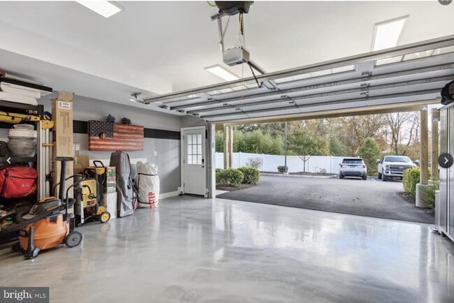 Photo - 514 Coates Ln