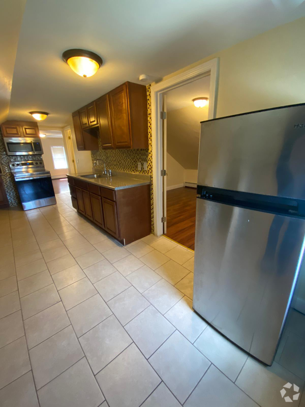 Building Photo - 45 Maple St Unit 3 Rental