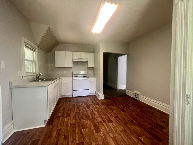 Kitchen 2 - 119 S 6th St Unit 1