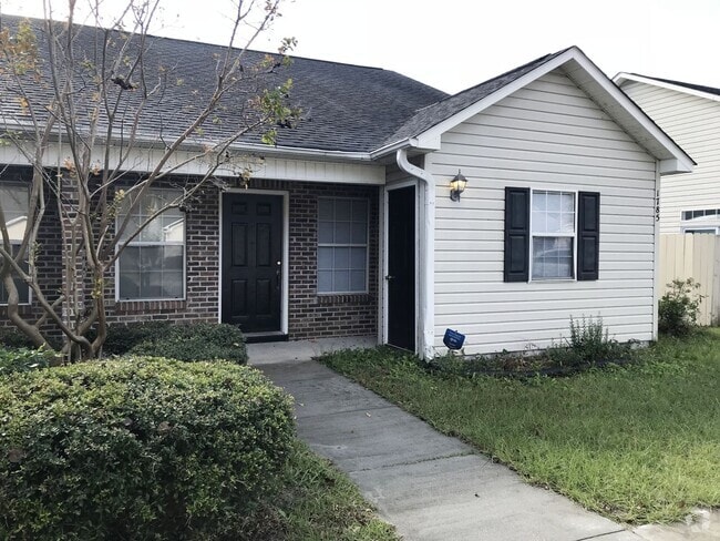Building Photo - Pet Friendly 3 Bedroom, 2 Bath Duplex in C... Rental