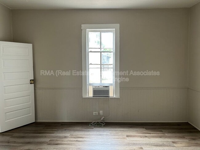 Photo - 1035 W College St