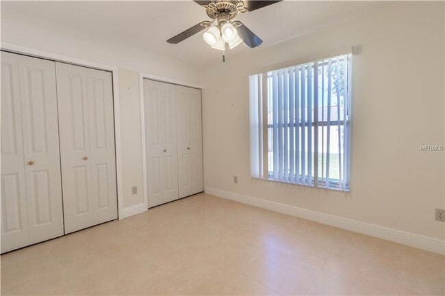 Building Photo - Freshly Painted 3/2 with Fenced Yard & Fireplace!