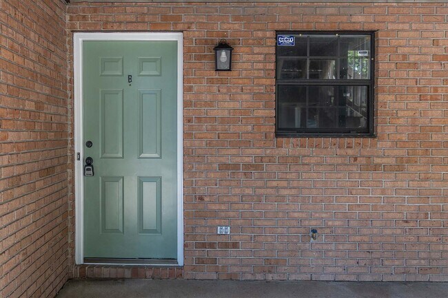 Photo - 1103 Greentree Ct