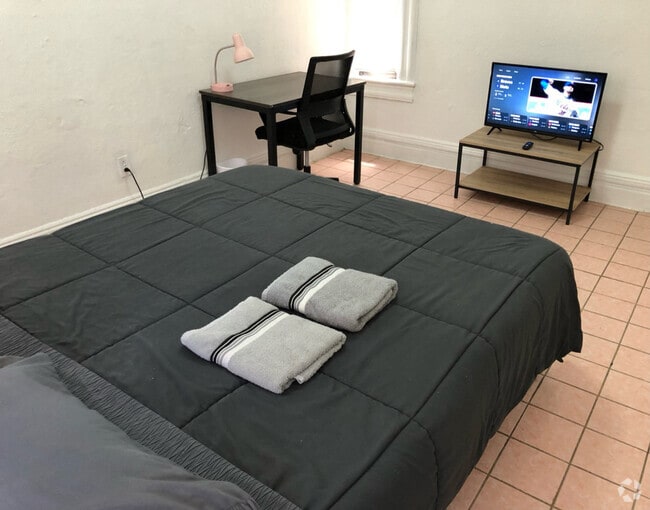 Building Photo - 324 24th St Rental