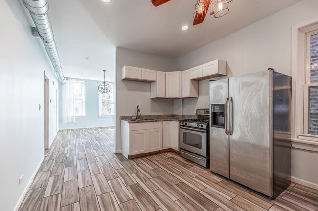 Building Photo - 1638 W 18th Pl Unit 2F