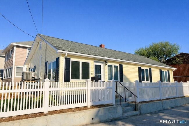 Building Photo - 54 Milesfield Ave