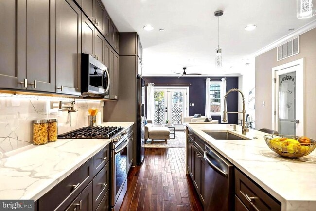 Photo - 1213 Holbrook St NE