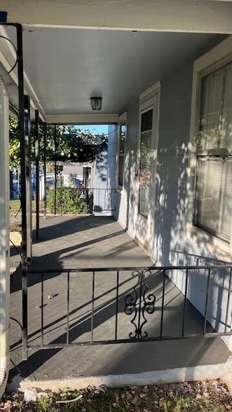 Photo - 141 East St SE
