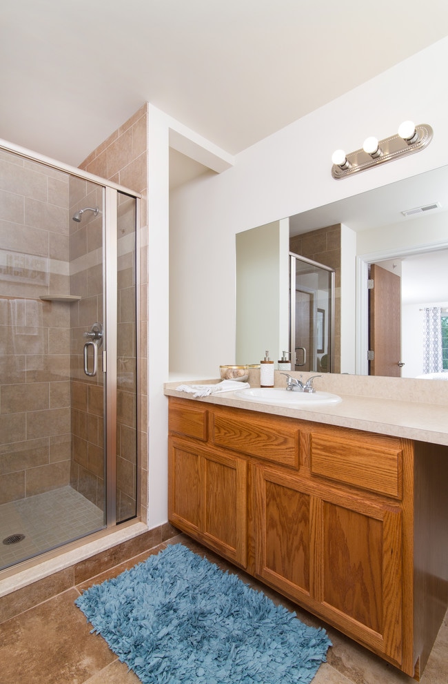 2B/2B - Master Bathroom