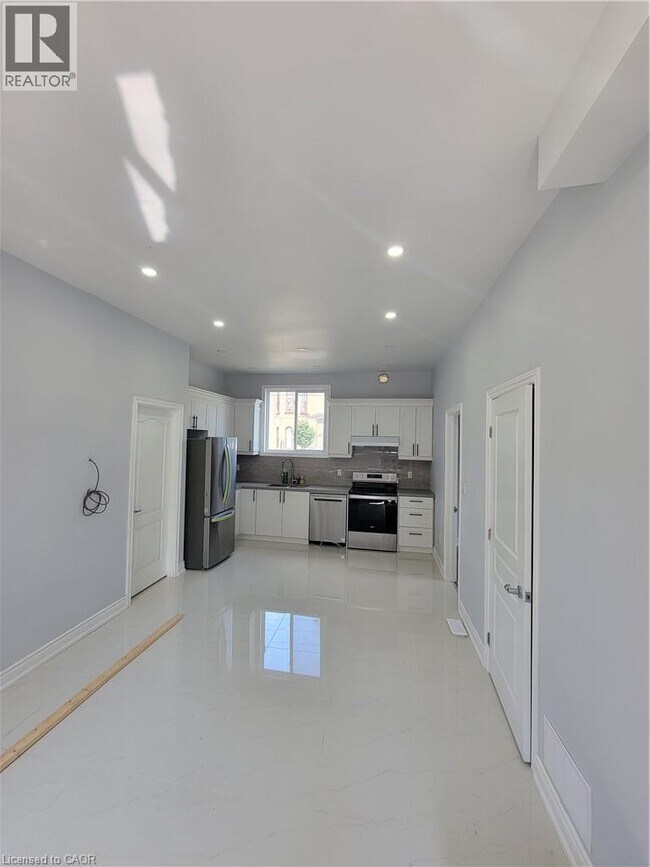 Photo - 103 Peel St