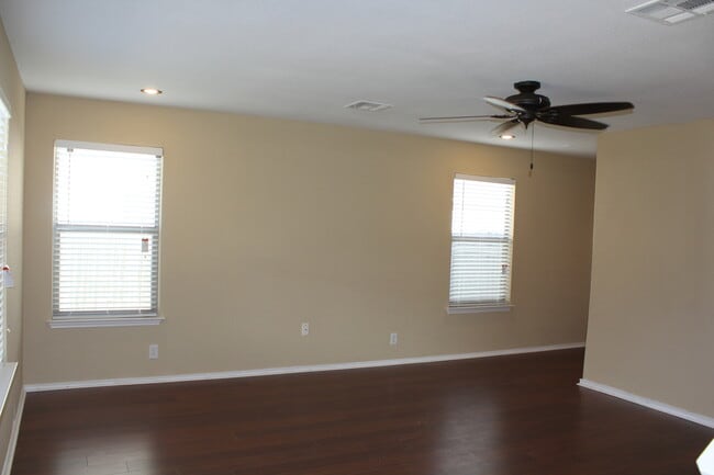 Photo - Kyle Home in Waterleaf Great schools and neighborhood with pool