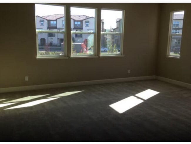 Photo - 1250 Gusty Lp