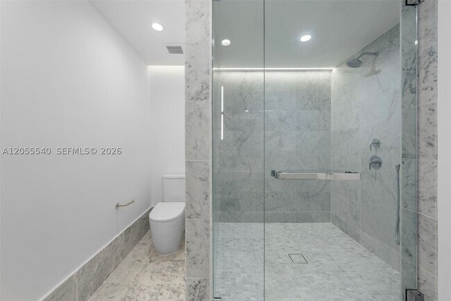 9201 E Bay Harbor Dr Unit 302