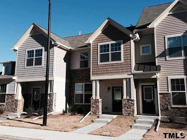 Building Photo - Room in Townhome on Pilatus Dr