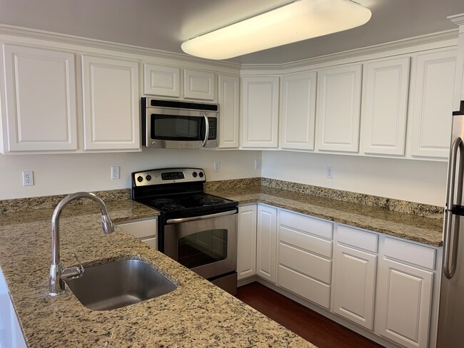 Large Chef's Kitchens
