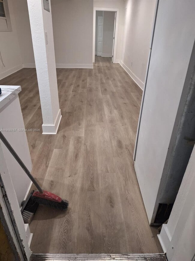 Building Photo - 1236 NW 4th Ave Unit 5