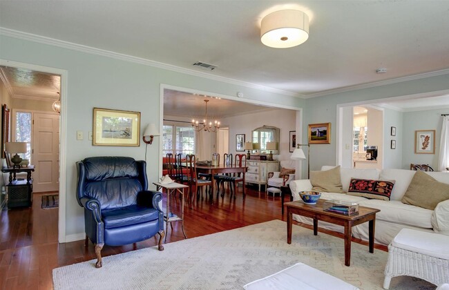 Photo - 453 Ivy Cir
