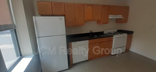 Building Photo - 9 Victory Rd Unit 18 / 2nd Floor Rental