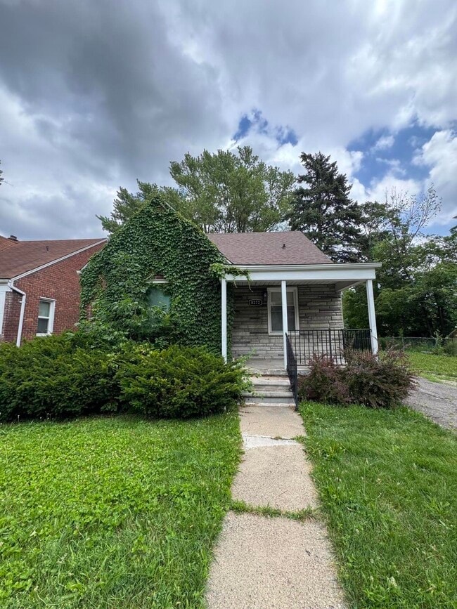 Building Photo - 8272 Roselawn St