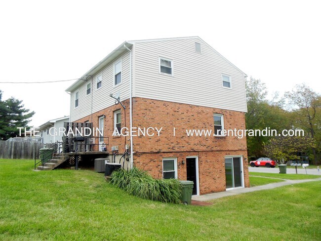 916 Pyrtle Dr Unit 1