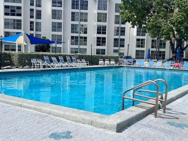 Building Photo - 17620 Atlantic Blvd Unit 505 Rental