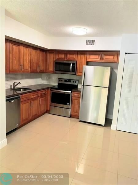 Photo - 3640 N 56th Ave Unidad 416 Rental