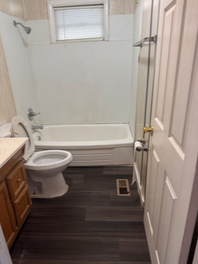 Photo - 100 56th St