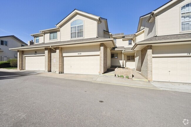 Building Photo - 2 Bedroom townhome in Denver