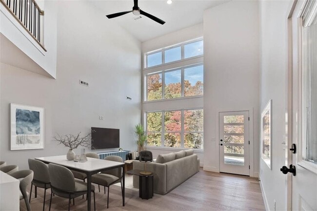 Photo - 28 Bedford Ln