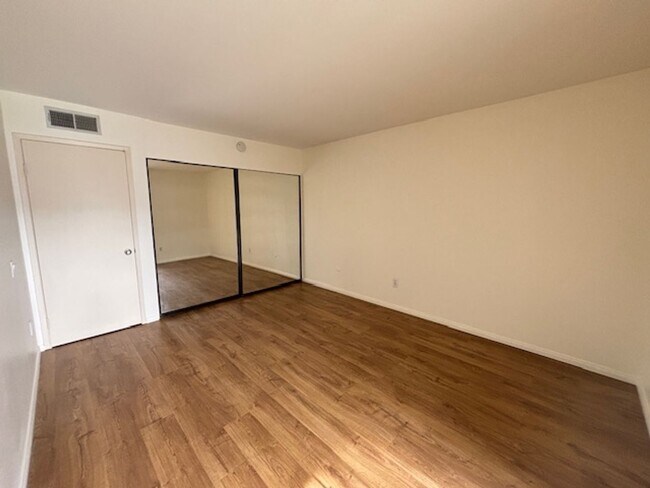 Photo - Spacious 1BD/1BA Mission Plaza Condo with Resort-Style Amenities in Prime Mission Valley Location Unidad 107
