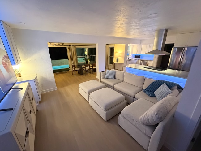 Building Photo - 5813 26th Ave N