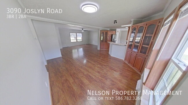 3090 Joslyn Rd
