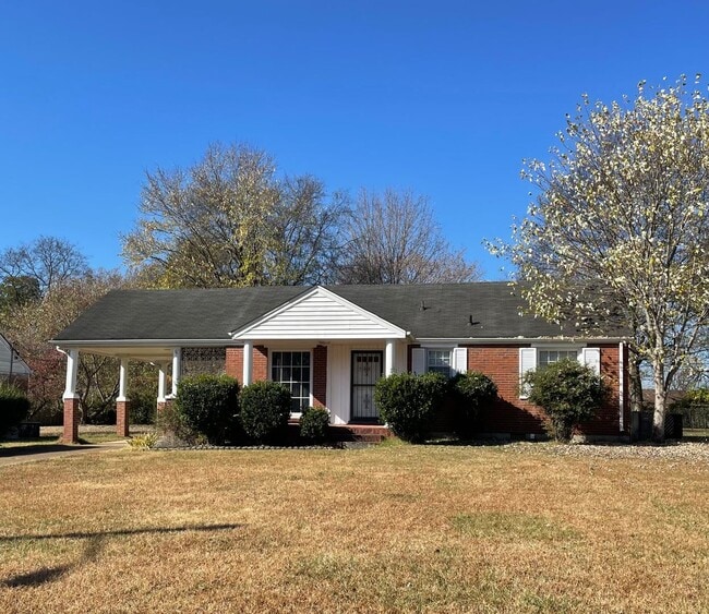 Building Photo - Adorable Donelson Home!