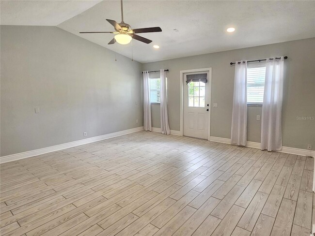 Photo - 5042 Linda St