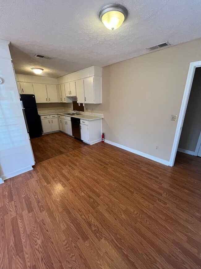 Photo - 203 S Edgewood Dr Unit B