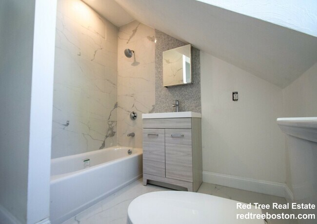 32 Cedar St