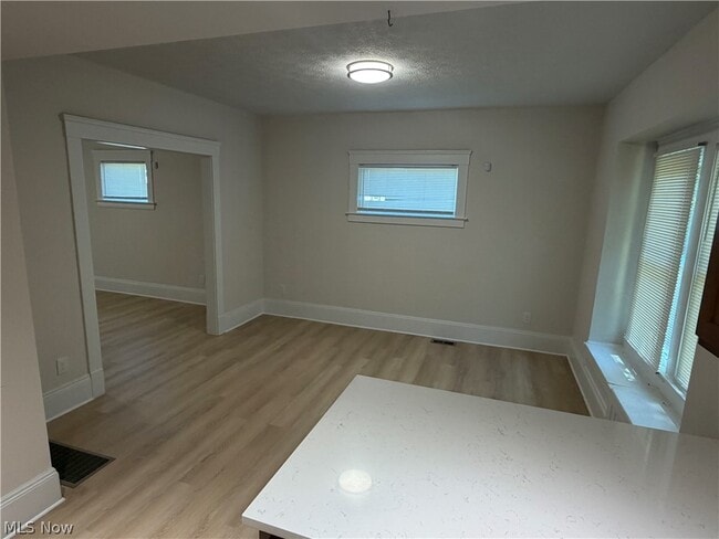 Photo - 10524 Lee Ave
