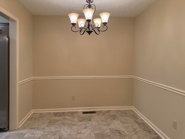 Photo - 105 Oakmont Ln