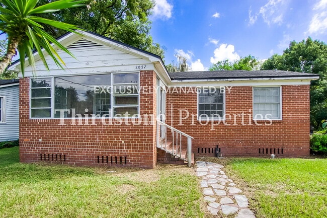 Photo - 8057 Oakwood St