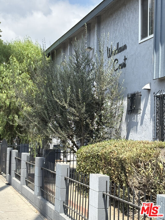 Building Photo - 4252 Woodlawn Ave Unit 1 Rental
