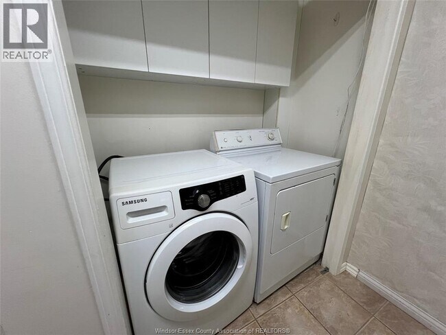 Photo - 3052 Lauzon Rd