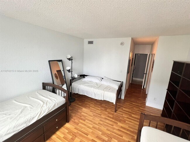 Photo - 19380 Collins Ave Unidad 601