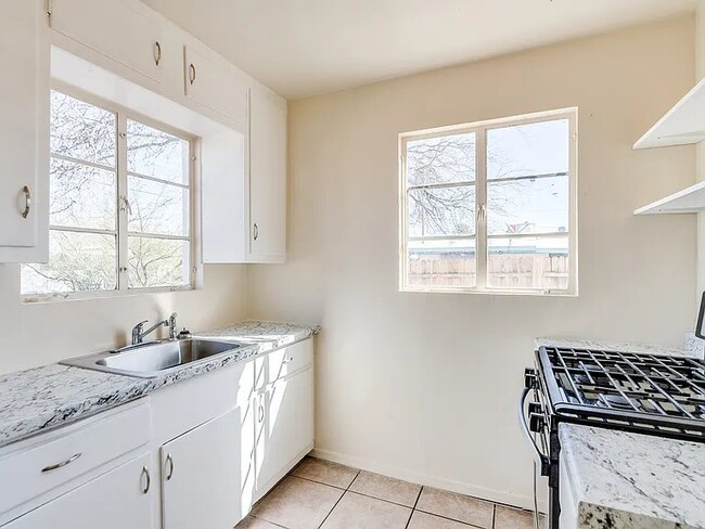Photo - 3206 E Bellevue St Unidad 1