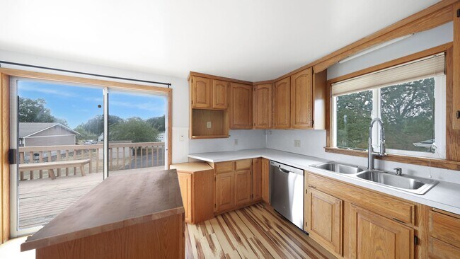 Photo - 1753 SE 6th Ave